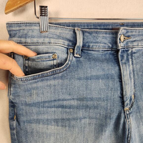 NYDJ Dayla Blue Light Wash High-Rise Wide Cuff Capri Denim Jeans Women's Size 14 - Picture 6 of 15